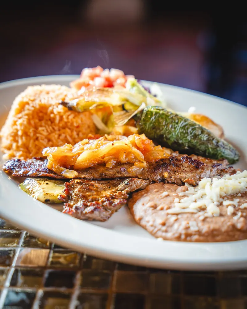 Carne asada with a chile toreado, rice and beans