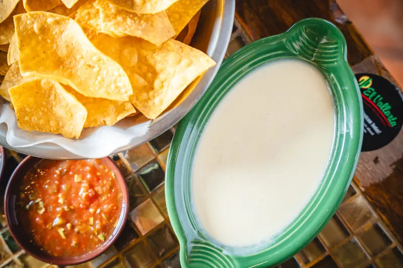 Cheese dip with chips